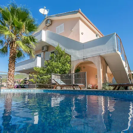 Apartment Family Friendly With A Swimming Pool Seget Vranjica, Trogir - 14409 *