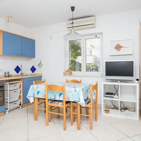 Apartment Family Friendly With A Swimming Pool Seget Vranjica, Trogir - 14409 *