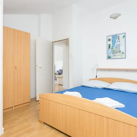 Family Friendly With A Swimming Pool Seget Vranjica, Trogir - 14409 Apartment Seget Donji