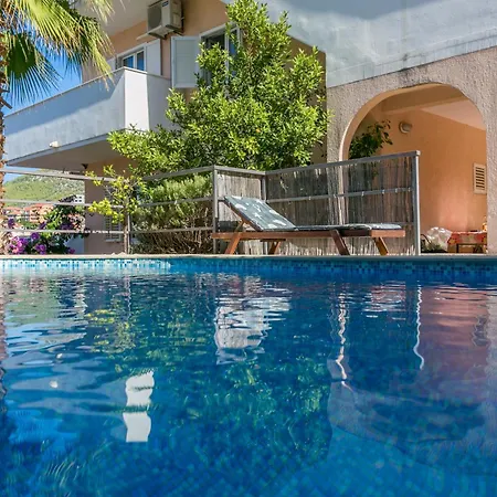 Family-friendly With Swimming Pool Seget Vranjica, Trogir - 14409 Lägenhet *