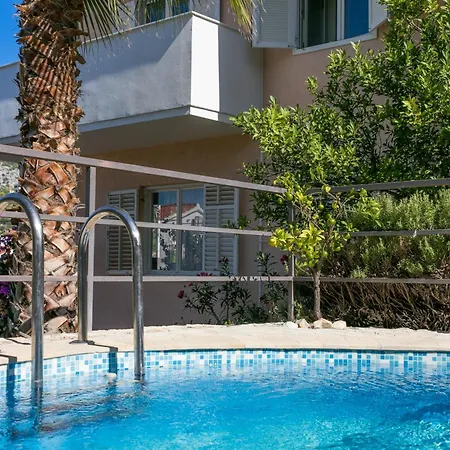 Family-friendly With Swimming Pool Seget Vranjica, Trogir - 14409 Lägenhet *